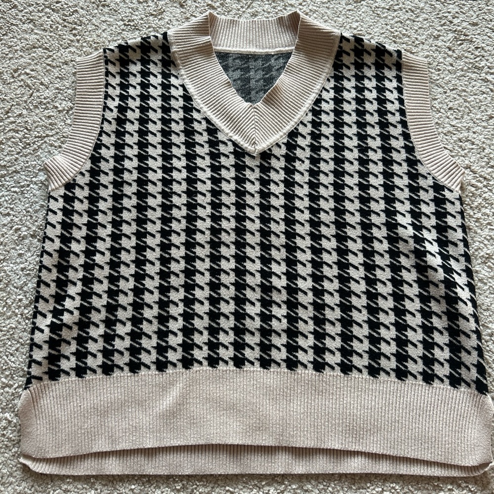 Houndstooth Knit Sweater Vest